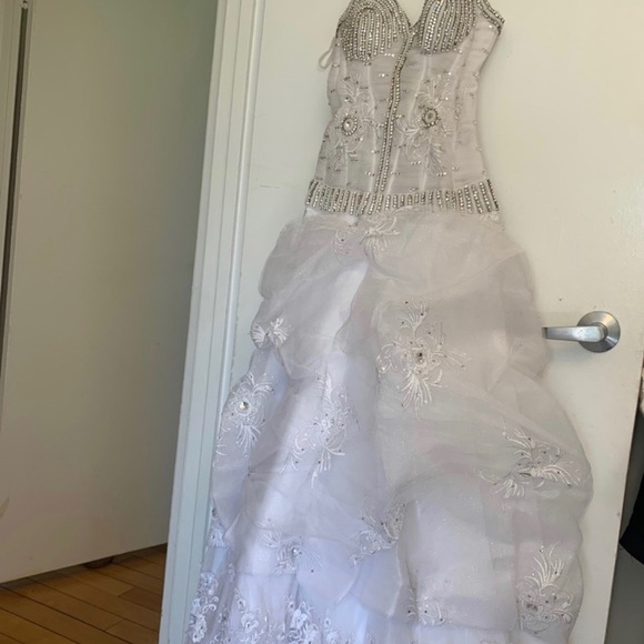 Wedding dress - Picture 8 of 8